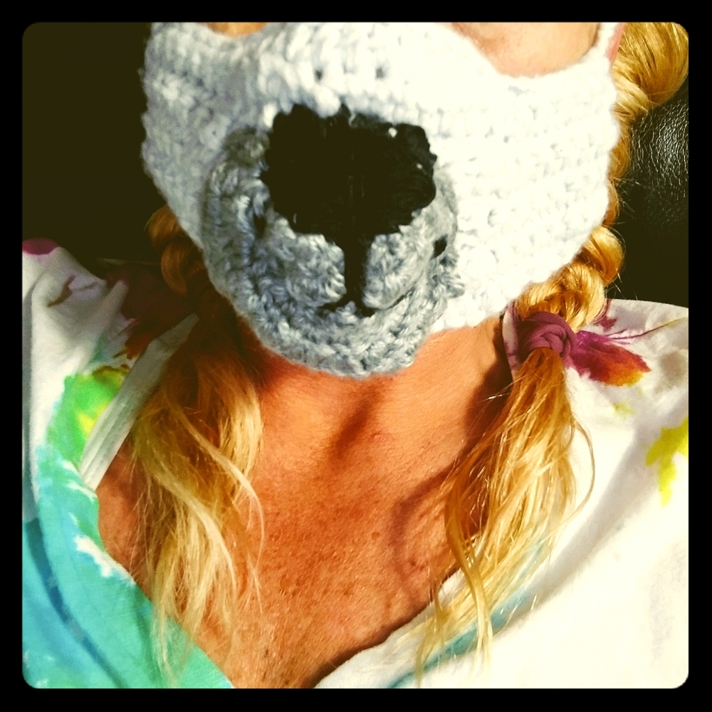 Crochet face mask with insert pocket